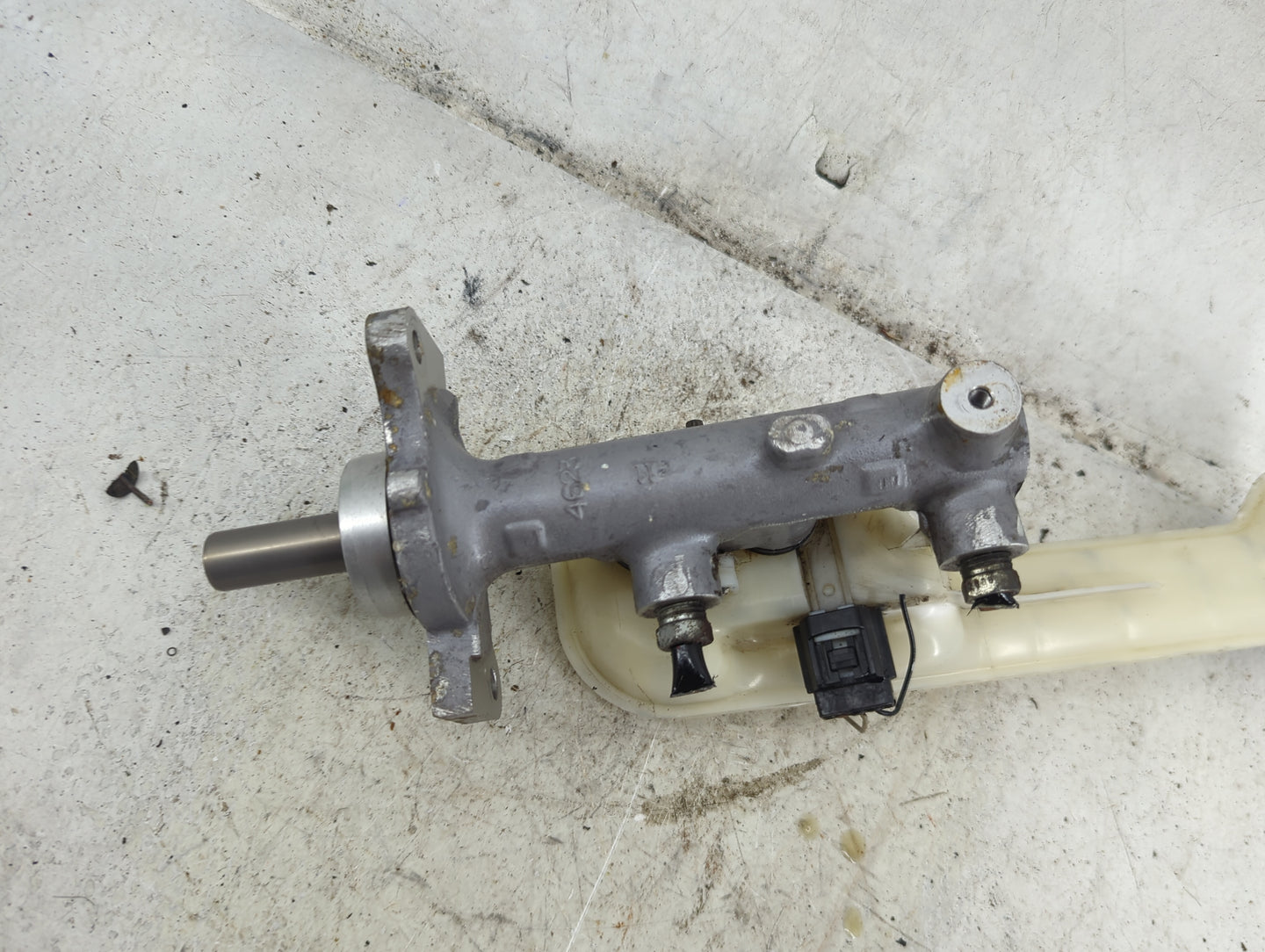 Mazda Cx9 Brake Master Cylinder - Oemusedautoparts1.com