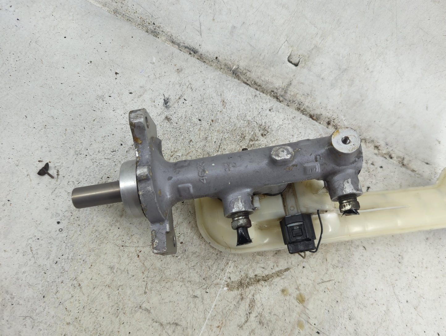 Mazda Cx9 Brake Master Cylinder - Oemusedautoparts1.com