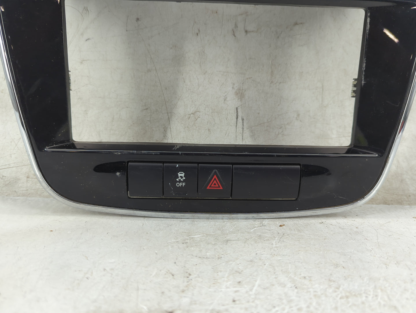2012 Mercedes-benz 200 Hazard Switch 68044102ab - Oemusedautoparts1.com