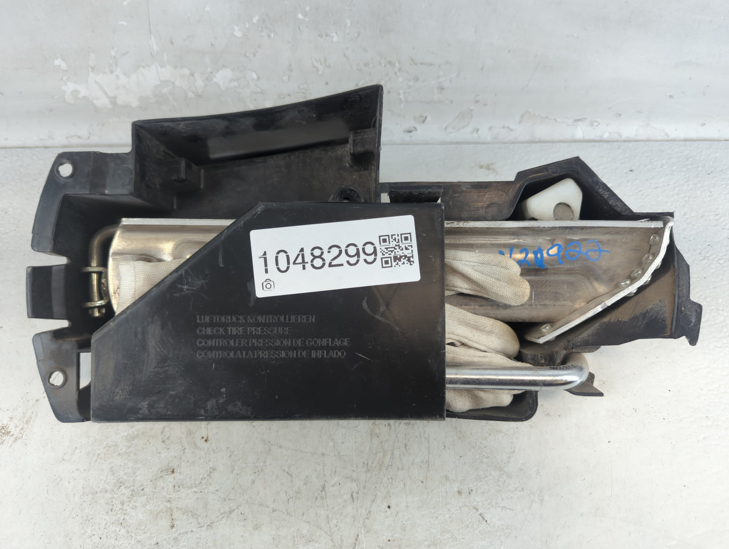 2012 Mercedes-benz C250 Spare Scissor Car Jack - Oemusedautoparts1.com