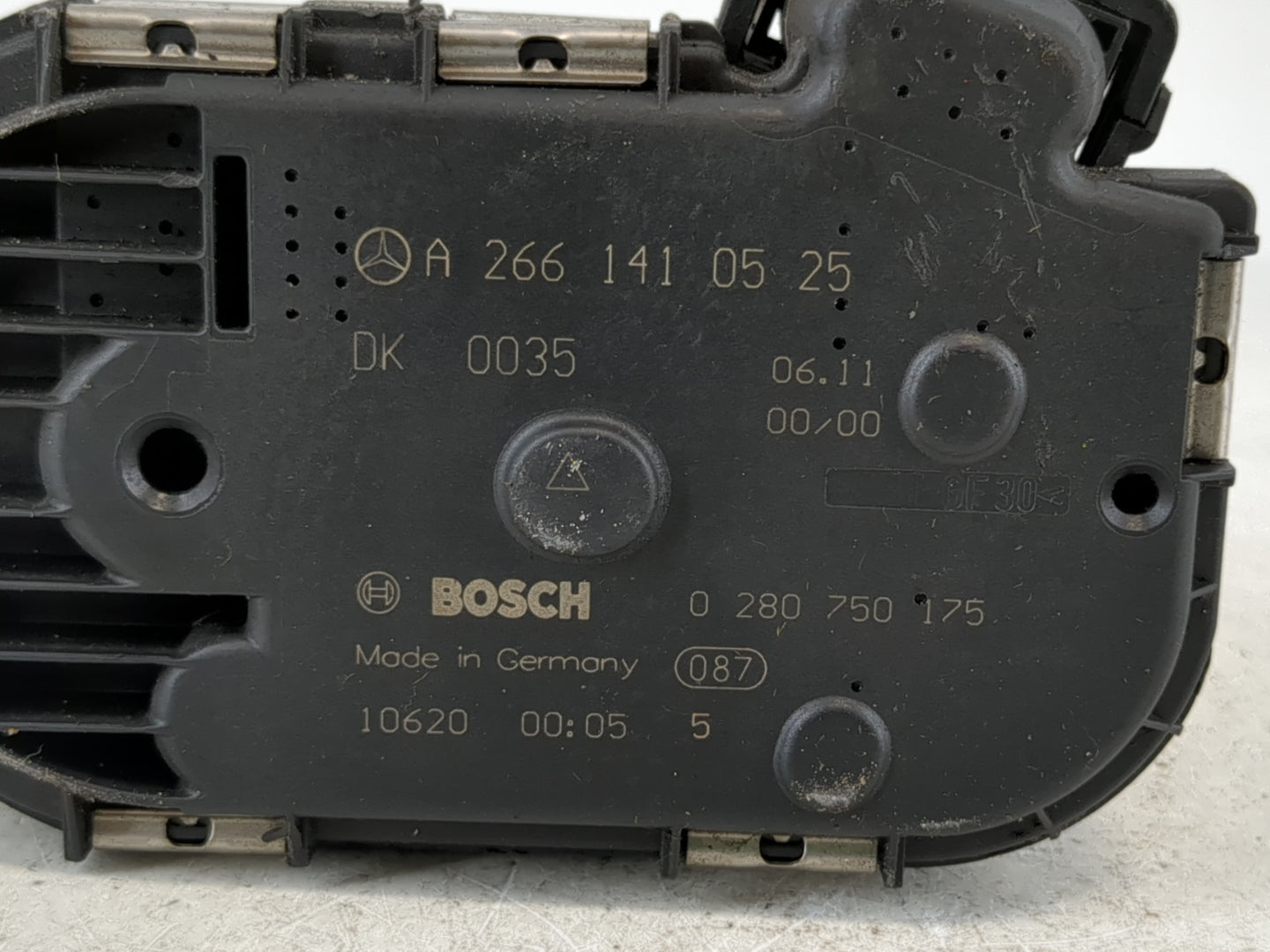 2012-2015 Mercedes-Benz C250 Throttle Body P/N:A 266 141 05 25 Fits Fits 2006 2007 2008 2009 2010 2011 2012 2013 2014 2015 O
