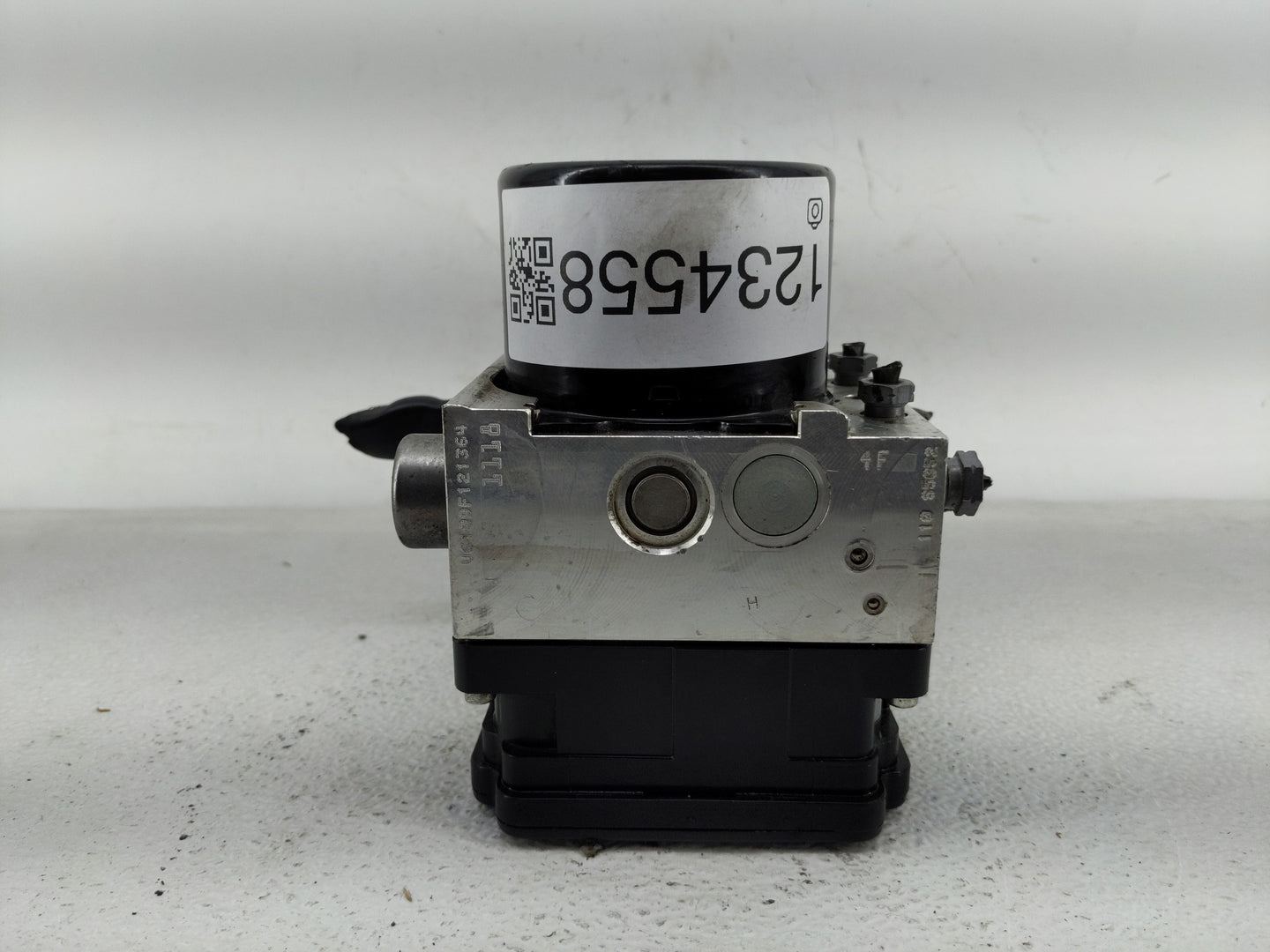 2012 Mercedes-Benz C250 ABS Pump Control Module Replacement P/N:A 172 431 37 12 A 172 431 25 12 Fits OEM Used Auto Parts - O