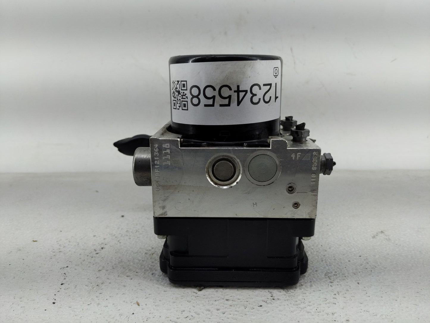 2012 Mercedes-Benz C250 ABS Pump Control Module Replacement P/N:A 172 431 37 12 A 172 431 25 12 Fits OEM Used Auto Parts - O