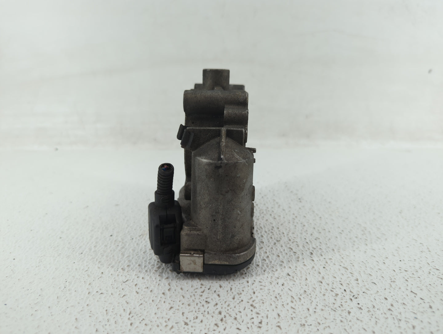 2012-2015 Mercedes-Benz C250 Throttle Body P/N:266 141 05 25 2661410525 Fits OEM Used Auto Parts - Oemusedautoparts1.com