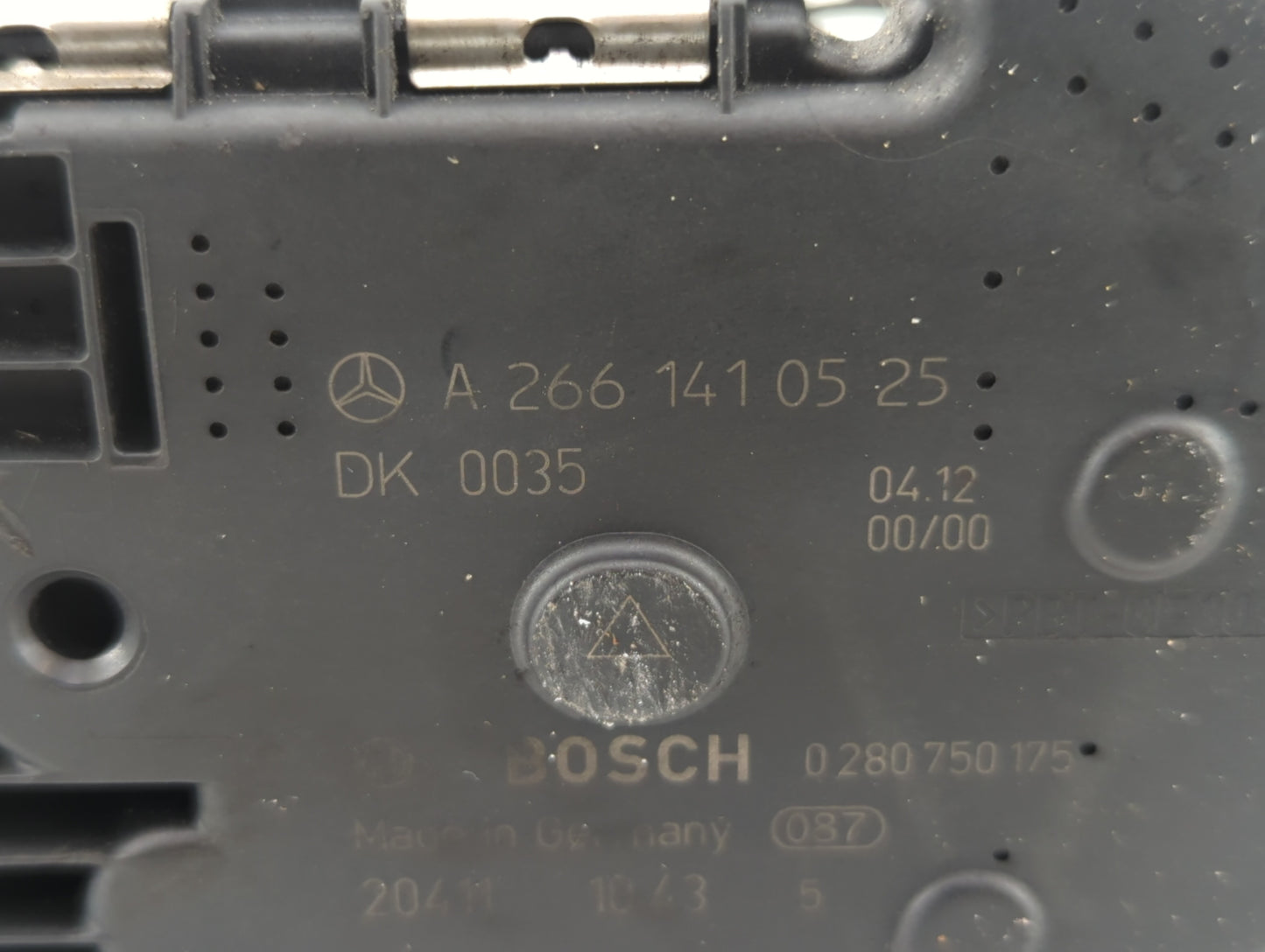 2012-2015 Mercedes-Benz C250 Throttle Body P/N:266 141 05 25 2661410525 Fits OEM Used Auto Parts - Oemusedautoparts1.com