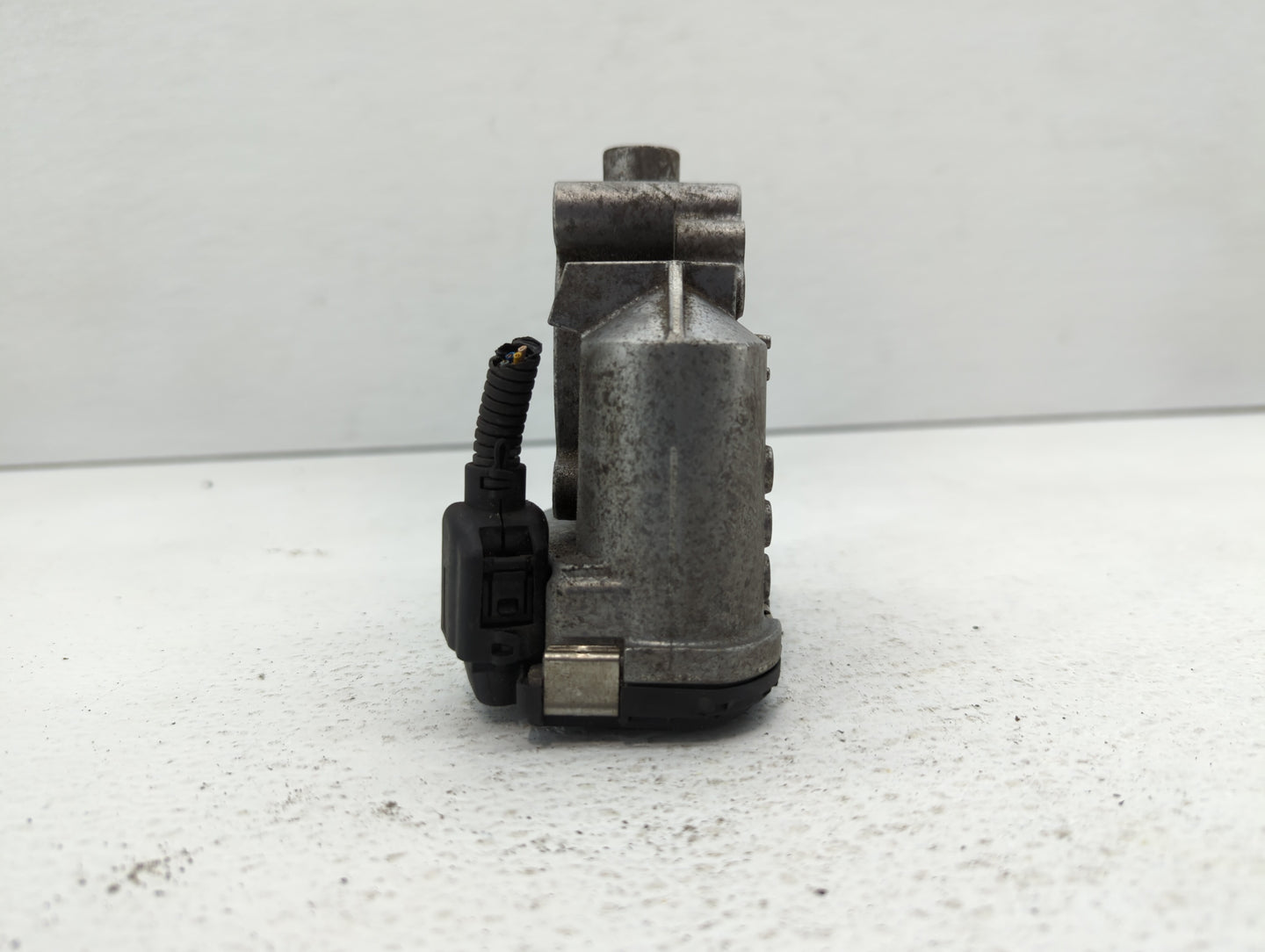 2012-2015 Mercedes-Benz C250 Throttle Body P/N:266 141 05 25 2661410525 Fits OEM Used Auto Parts - Oemusedautoparts1.com
