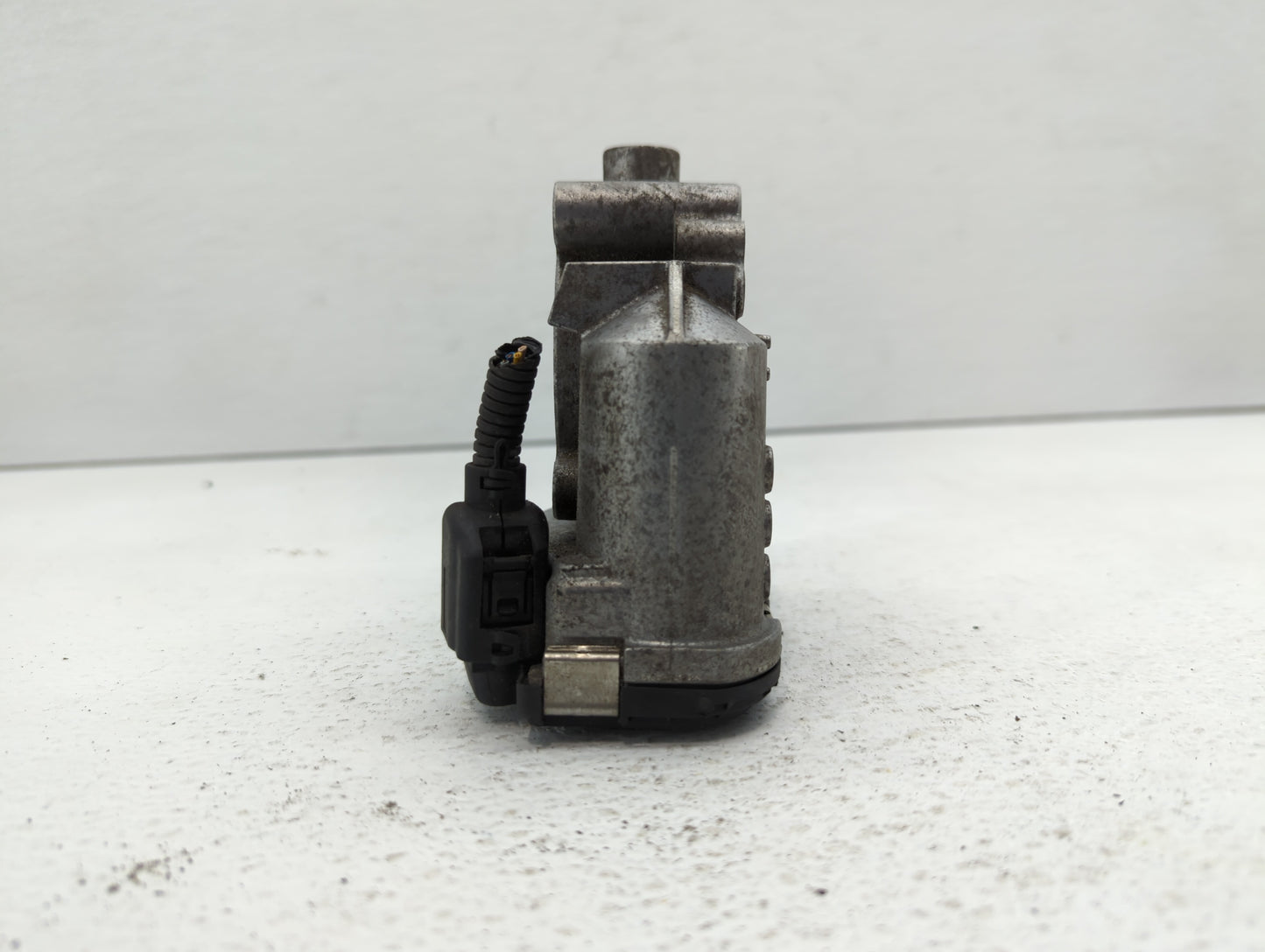 2012-2015 Mercedes-Benz C250 Throttle Body P/N:266 141 05 25 2661410525 Fits OEM Used Auto Parts - Oemusedautoparts1.com