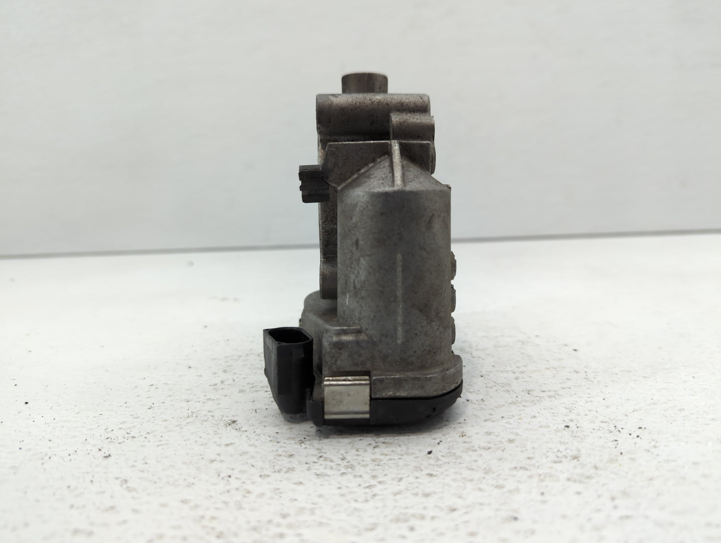 2012-2015 Mercedes-Benz C250 Throttle Body P/N:266 141 05 25 2661410525 Fits OEM Used Auto Parts - Oemusedautoparts1.com