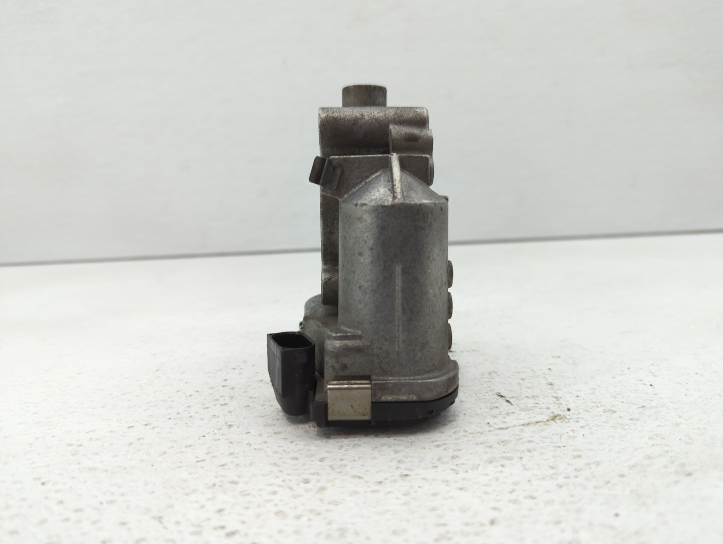 2012-2015 Mercedes-Benz C250 Throttle Body P/N:266 141 05 25 2661410525 Fits OEM Used Auto Parts - Oemusedautoparts1.com