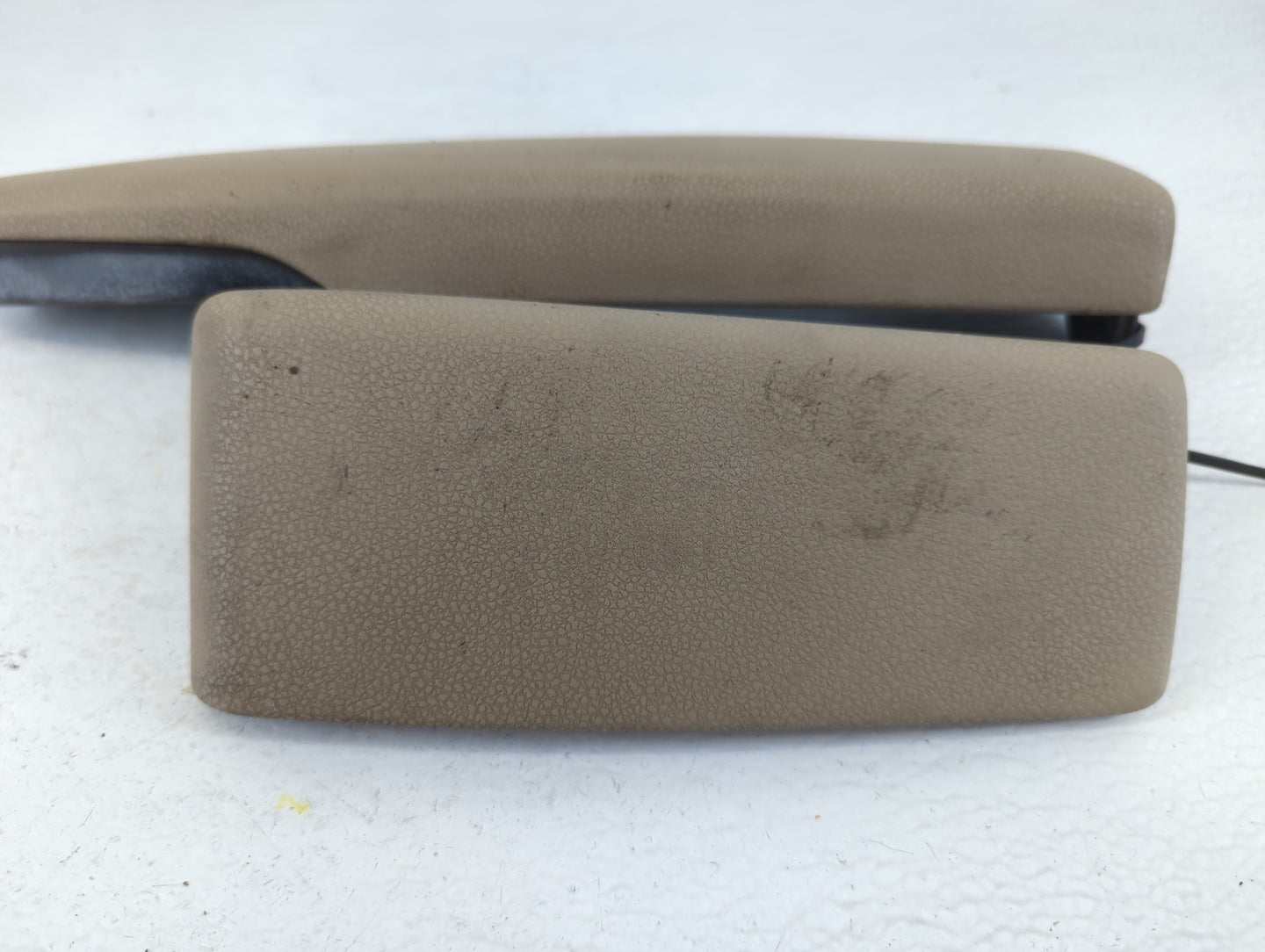 2012 Mercedes-benz C250 Center Console Armrest Cover Lid Beige - Oemusedautoparts1.com