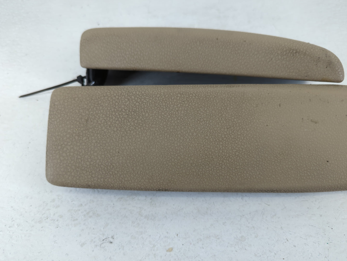 2012 Mercedes-benz C250 Center Console Armrest Cover Lid Beige - Oemusedautoparts1.com