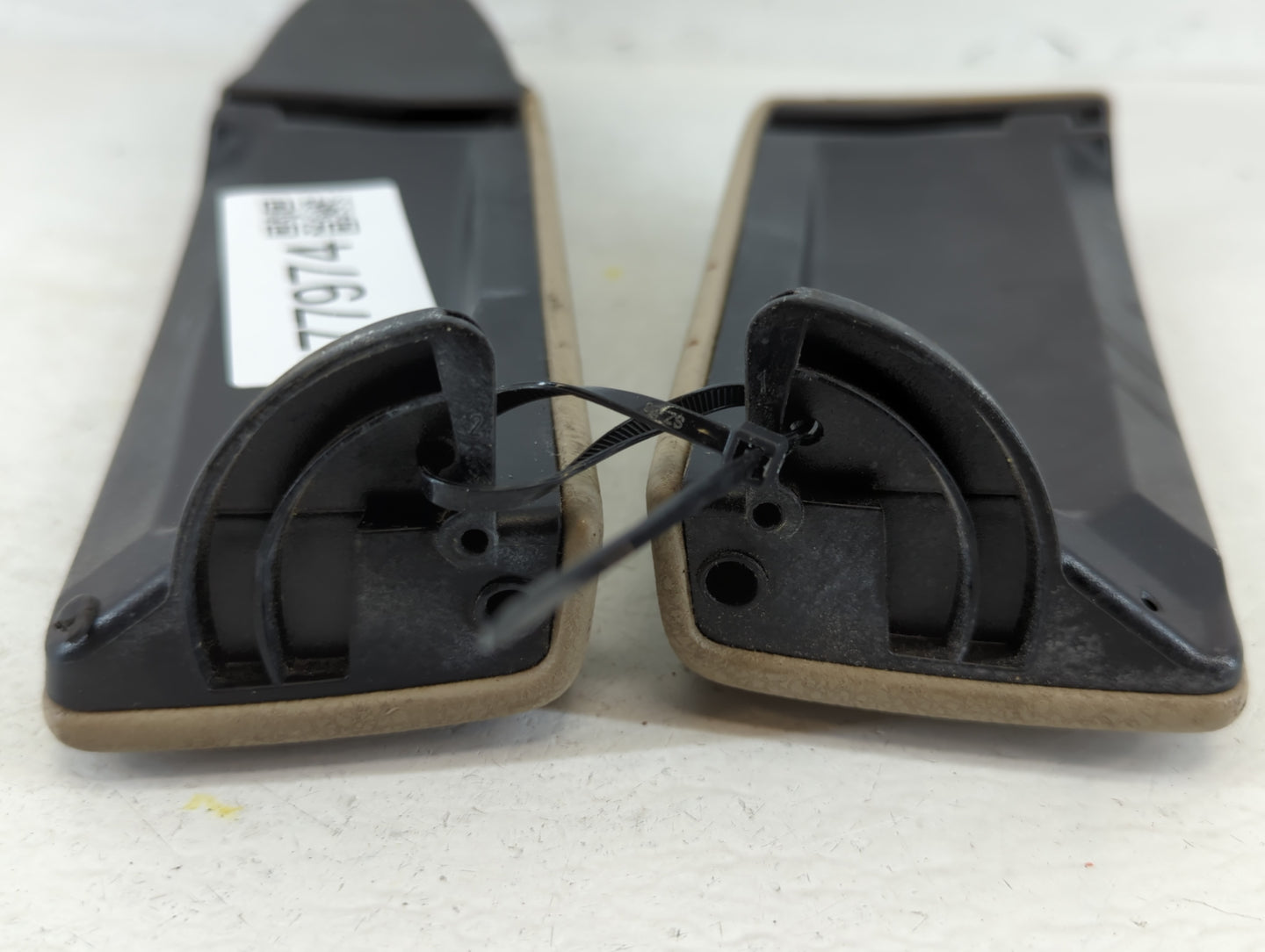 2012 Mercedes-benz C250 Center Console Armrest Cover Lid Beige - Oemusedautoparts1.com