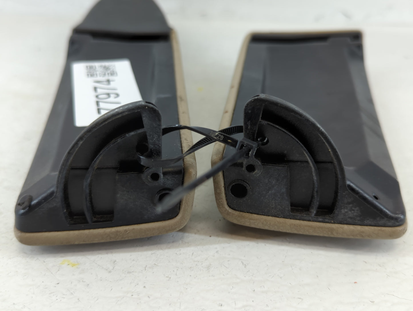 2012 Mercedes-benz C250 Center Console Armrest Cover Lid Beige - Oemusedautoparts1.com