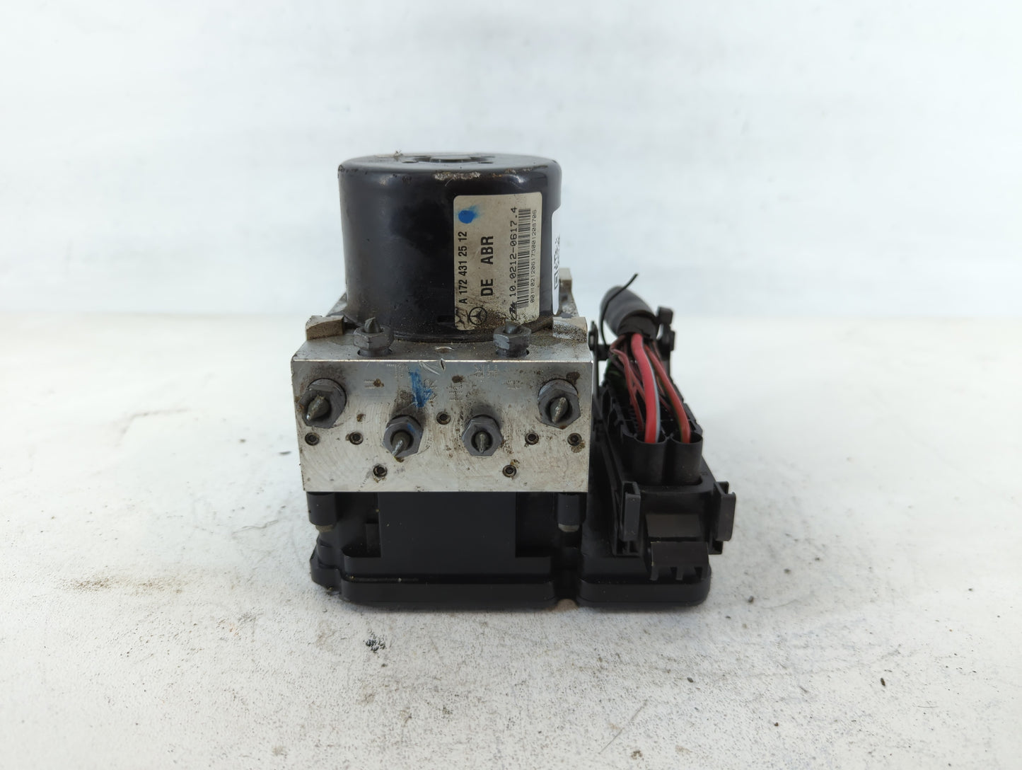 2012 Mercedes-Benz C250 ABS Pump Control Module Replacement P/N:A 172 431 25 12 Fits OEM Used Auto Parts - Oemusedautoparts1