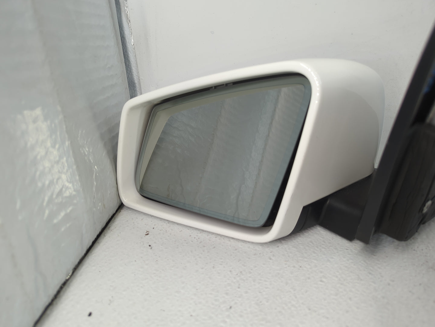 2012 Mercedes-Benz C63 Amg Driver Side View Mirror - Left Door Mirror OEM Used - Oemusedautoparts1.com
