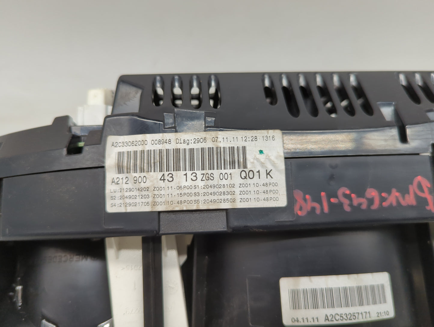 2012 Mercedes-Benz E-Class Instrument Cluster Speedometer Gauges P/N:A2129004313 A2C33062000, A2C53257171 Miles:67K Fits OEM