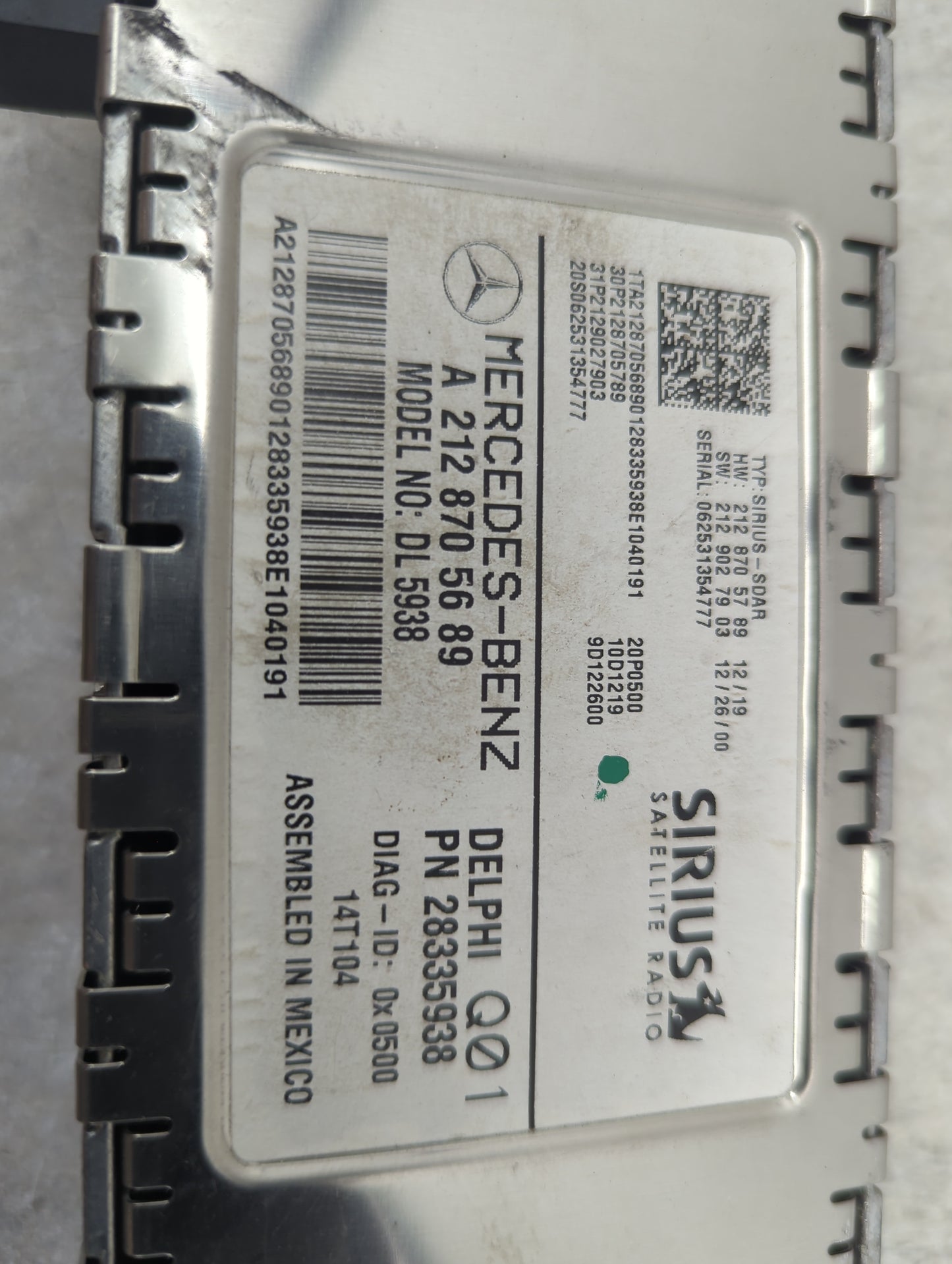 2012 Mercedes-Benz E-Class Radio AM FM Cd Player Receiver Replacement P/N:A2128706489 PN28284490 Fits OEM Used Auto Parts - 