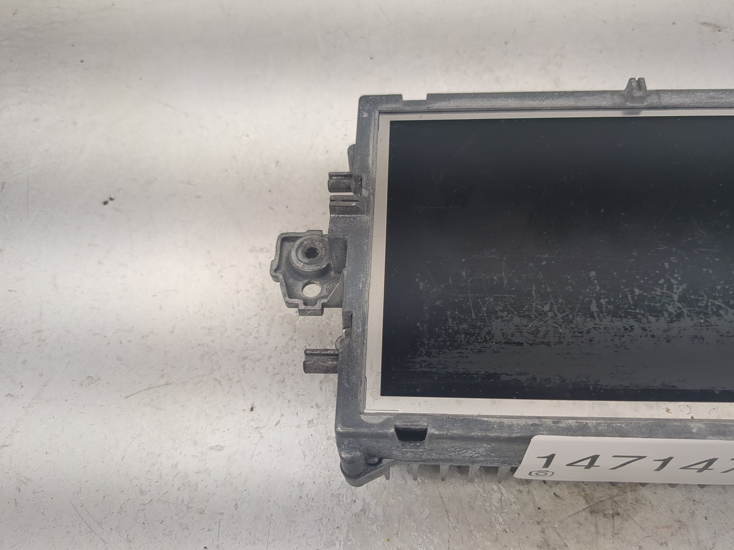 Mercedes-benz E-class Information Display Screen 1471479 - Oemusedautoparts1.com