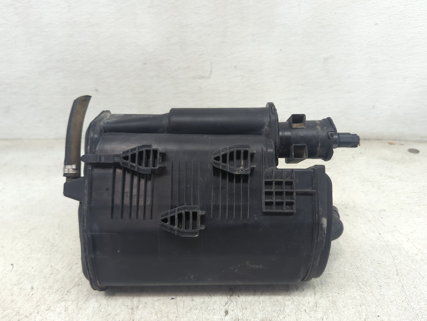 2012 Mercedes-benz E-class Fuel Vapor Charcoal Canister - Oemusedautoparts1.com