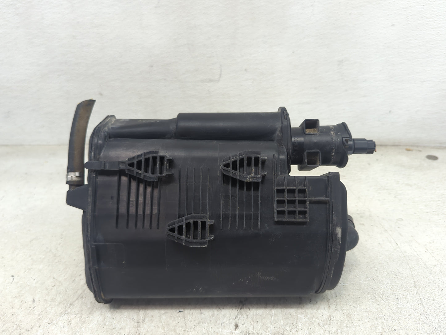 2012 Mercedes-benz E-class Fuel Vapor Charcoal Canister - Oemusedautoparts1.com