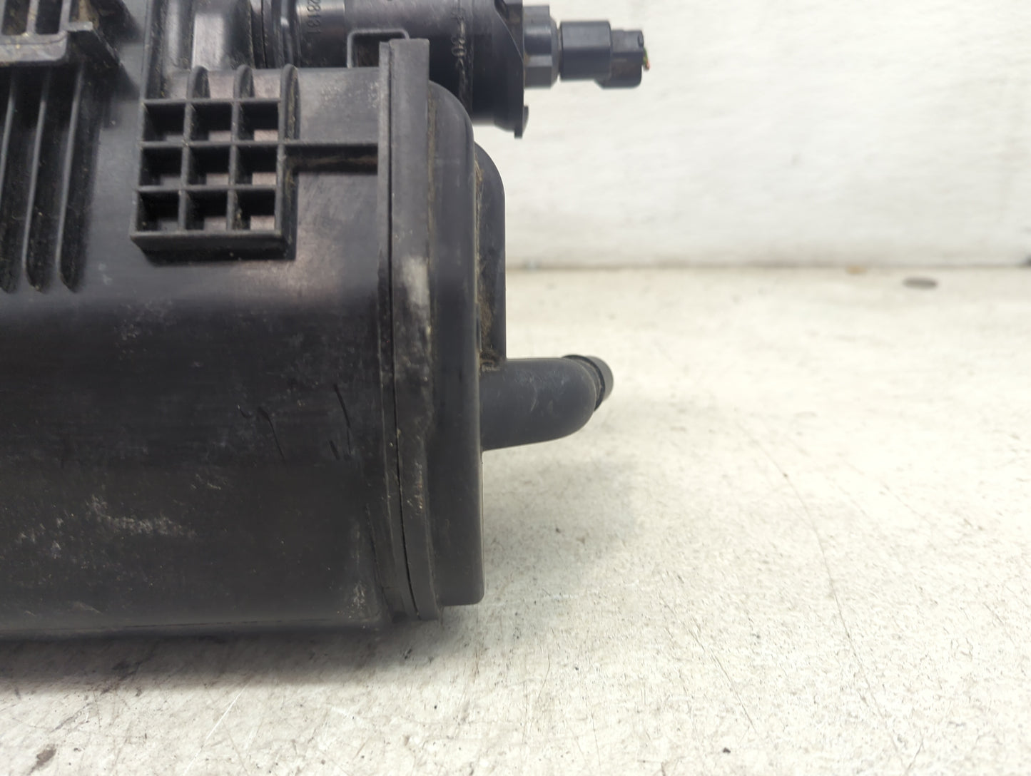 2012 Mercedes-benz E-class Fuel Vapor Charcoal Canister - Oemusedautoparts1.com