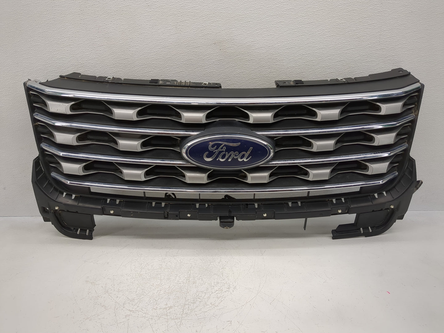 Mercedes-benz E250 Front Grille Bumper Not Included - Oemusedautoparts1.com