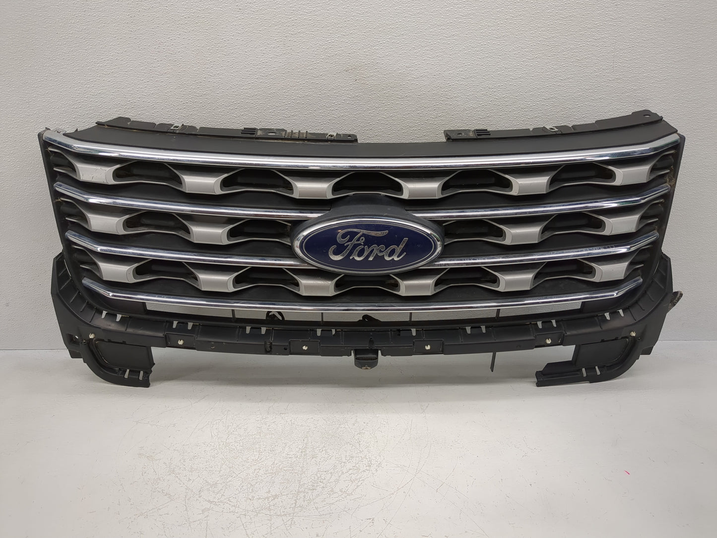 Mercedes-benz E250 Front Grille Bumper Not Included - Oemusedautoparts1.com