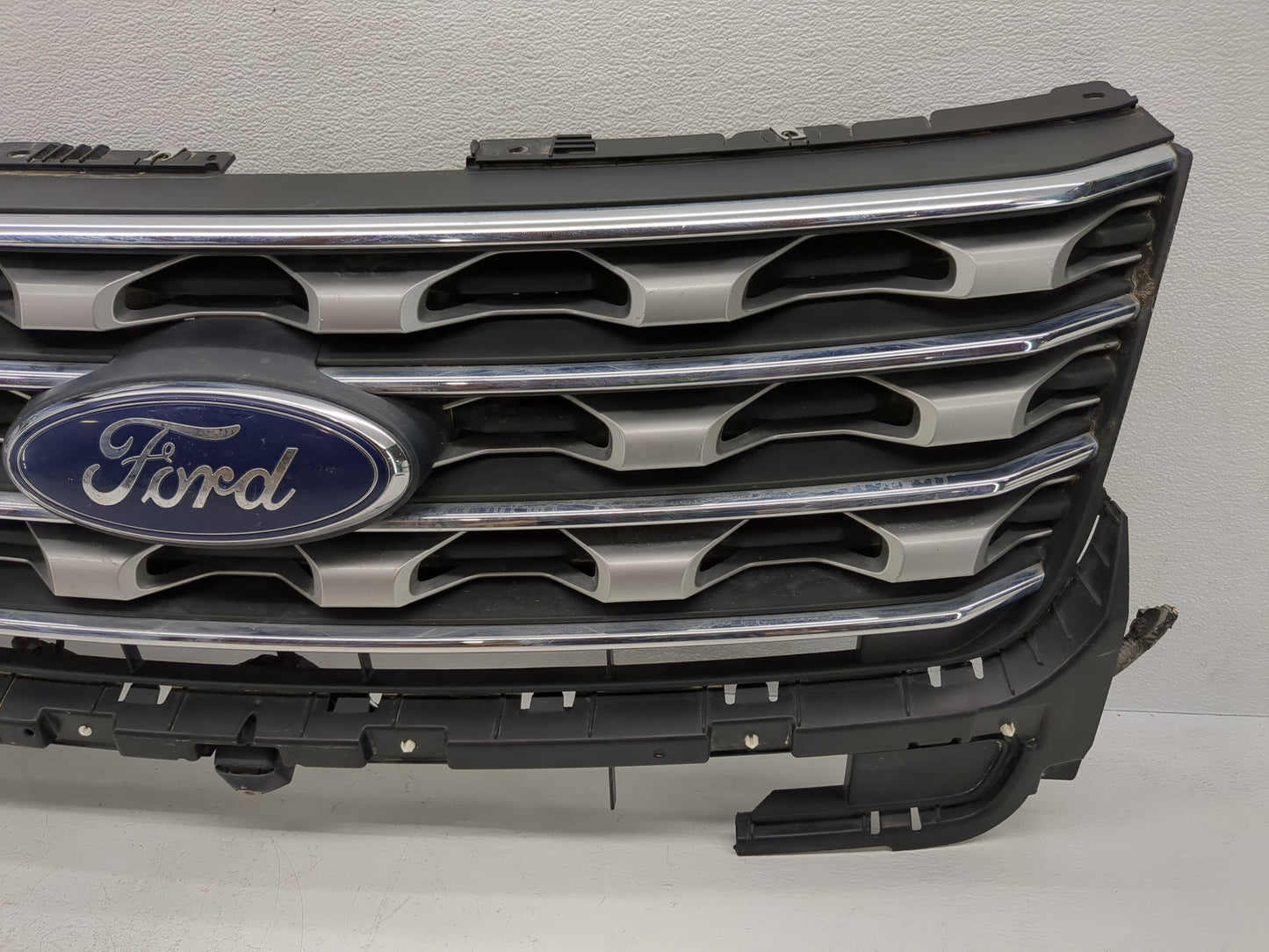 Mercedes-benz E250 Front Grille Bumper Not Included - Oemusedautoparts1.com