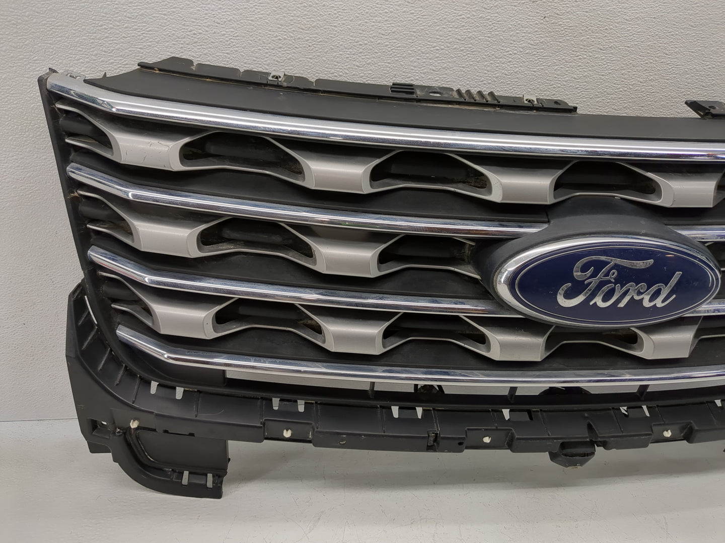 Mercedes-benz E250 Front Grille Bumper Not Included - Oemusedautoparts1.com