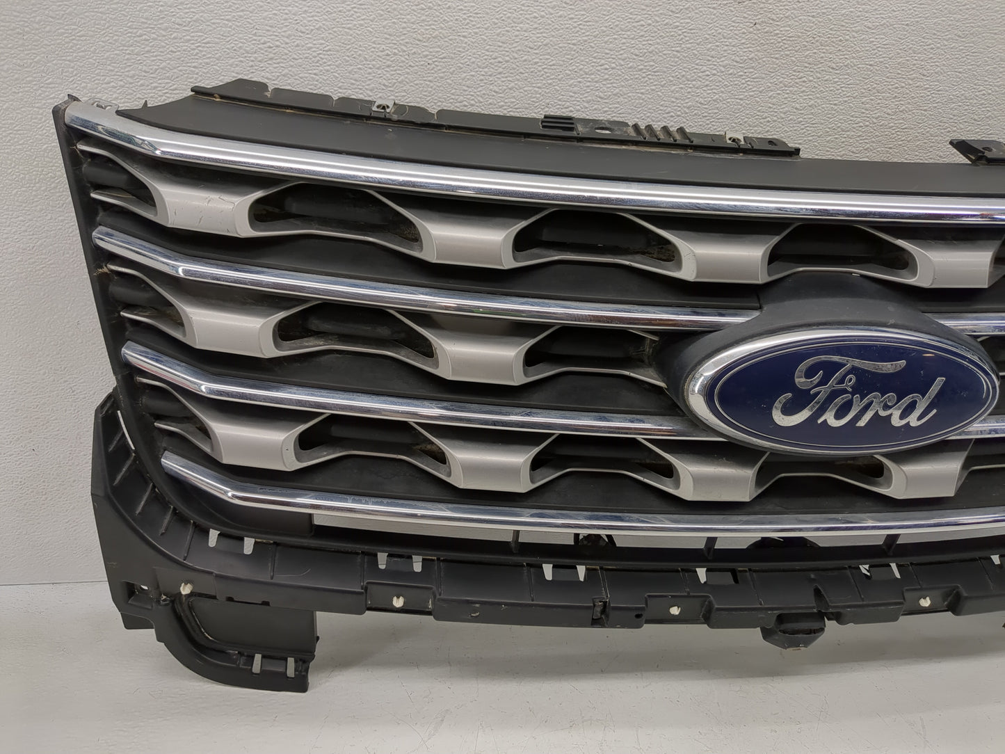 Mercedes-benz E250 Front Grille Bumper Not Included - Oemusedautoparts1.com
