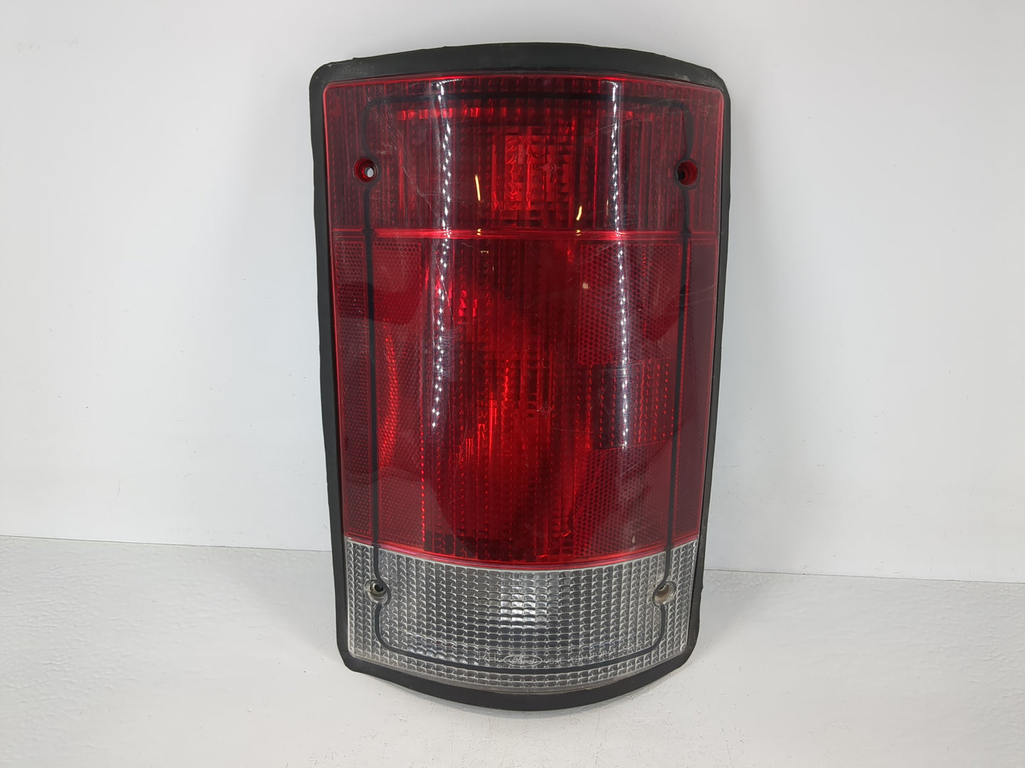 2012 Mercedes-Benz E250 Tail Light Assembly Passenger Right OEM P/N:F7UB-13440-AA Fits OEM Used Auto Parts - Oemusedautopart