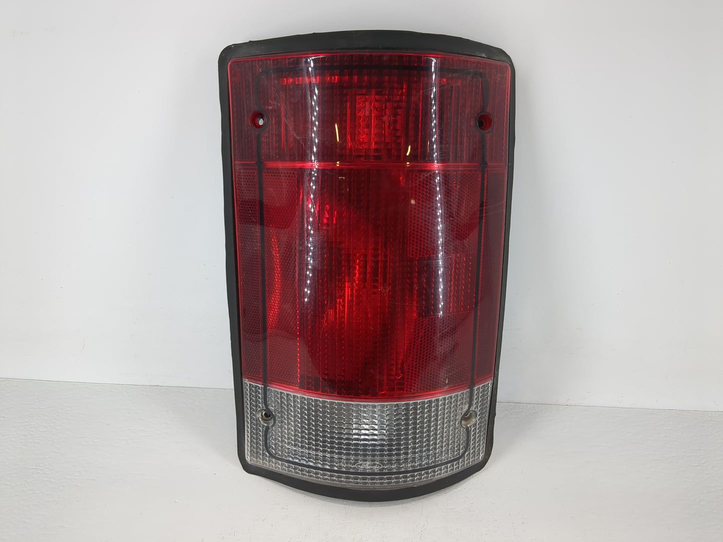 2012 Mercedes-Benz E250 Tail Light Assembly Passenger Right OEM P/N:F7UB-13440-AA Fits OEM Used Auto Parts - Oemusedautopart
