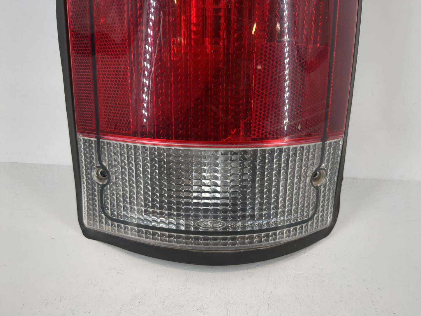 2012 Mercedes-Benz E250 Tail Light Assembly Passenger Right OEM P/N:F7UB-13440-AA Fits OEM Used Auto Parts - Oemusedautopart