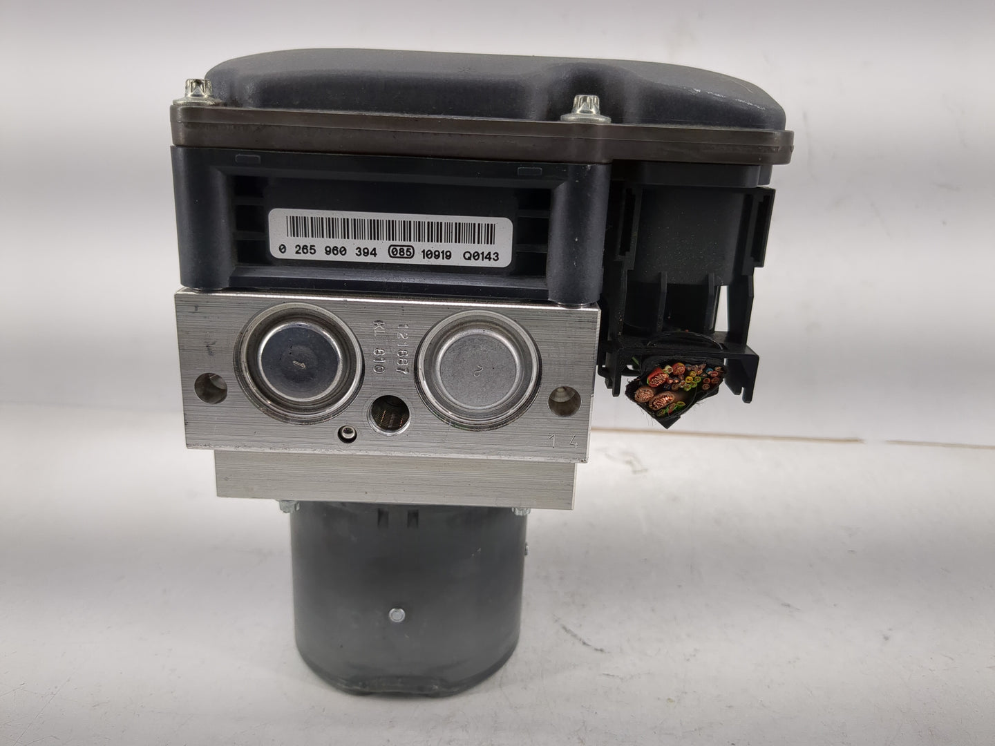 2012 Mercedes-Benz E350 ABS Pump Control Module Replacement P/N:A212 431 33 12 0 265 250 423 Fits OEM Used Auto Parts - Oemu