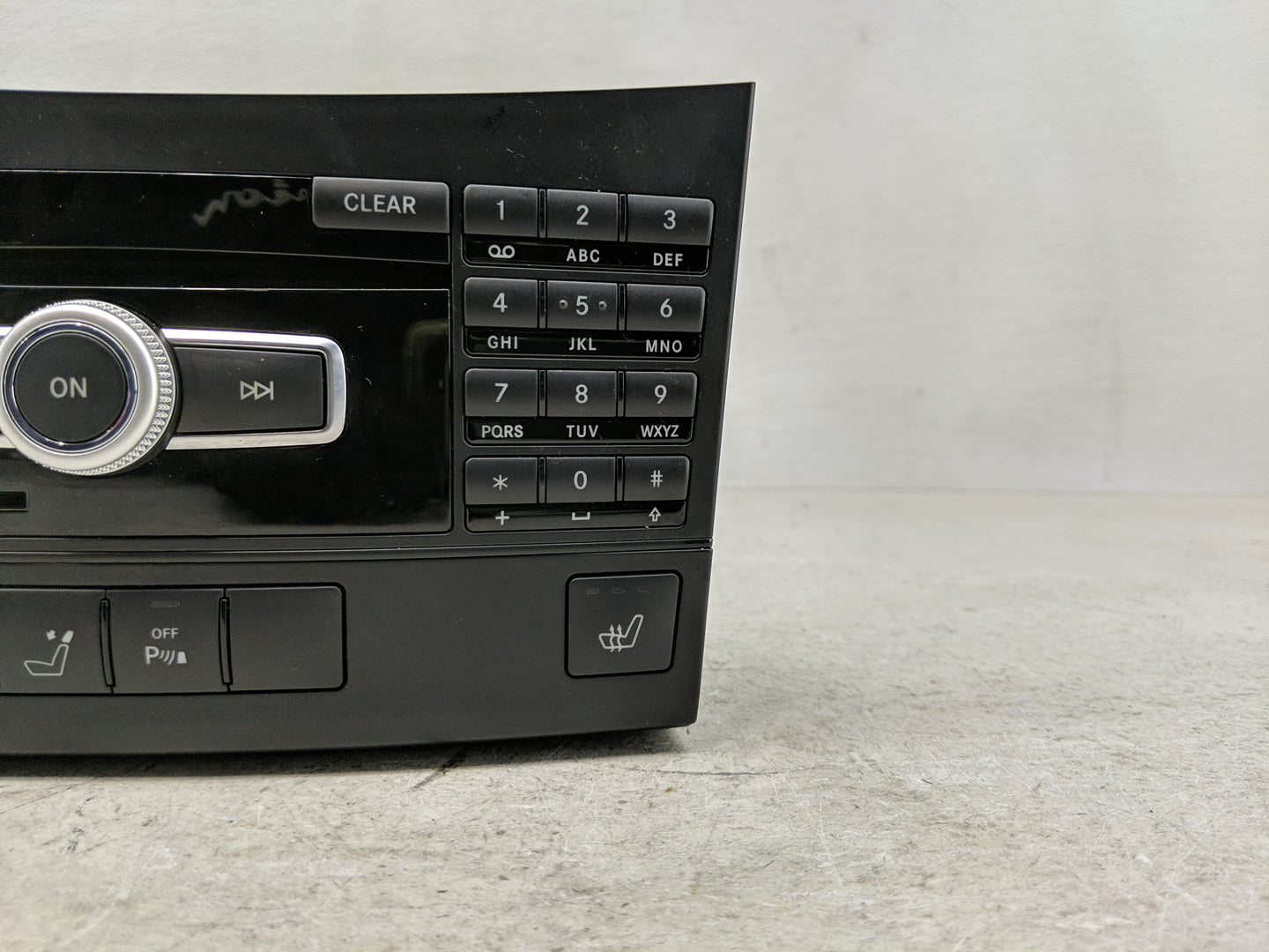 2012 Mercedes-Benz E350 Radio AM FM Cd Player Receiver Replacement P/N:A 212 900 65 13 Fits OEM Used Auto Parts - Oemusedaut