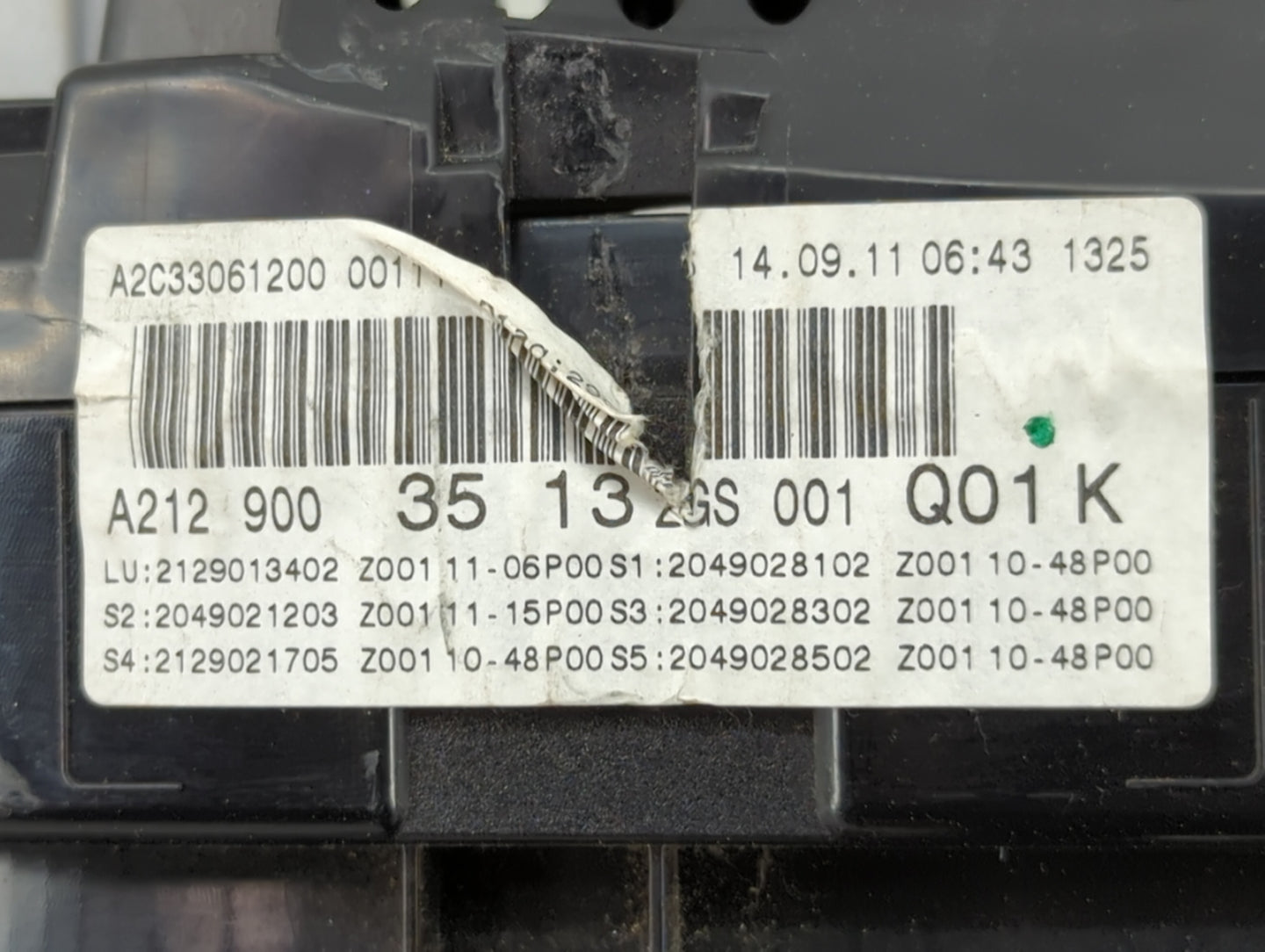2012 Mercedes-Benz E350 Instrument Cluster Speedometer Gauges P/N:A212 900 35 13 Miles: Fits OEM Used Auto Parts - Oemusedau
