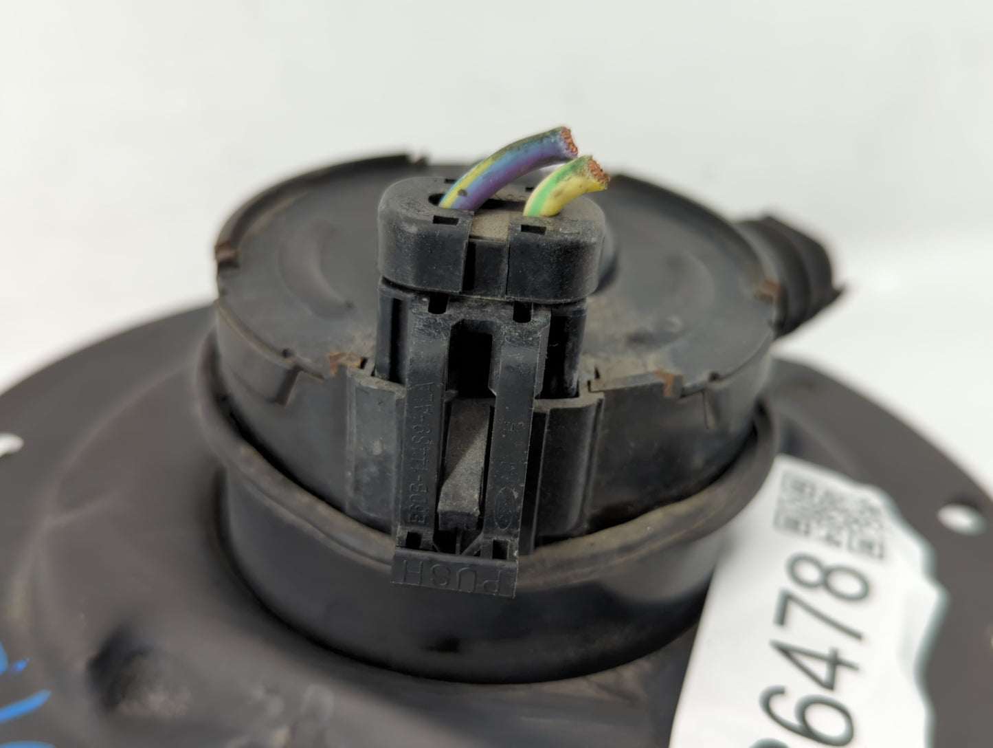 2012 Mercedes-Benz E350 Rear Heater AC Blower Motor P/N:XC2H-19805-AA Fits OEM Used Auto Parts - Oemusedautoparts1.com