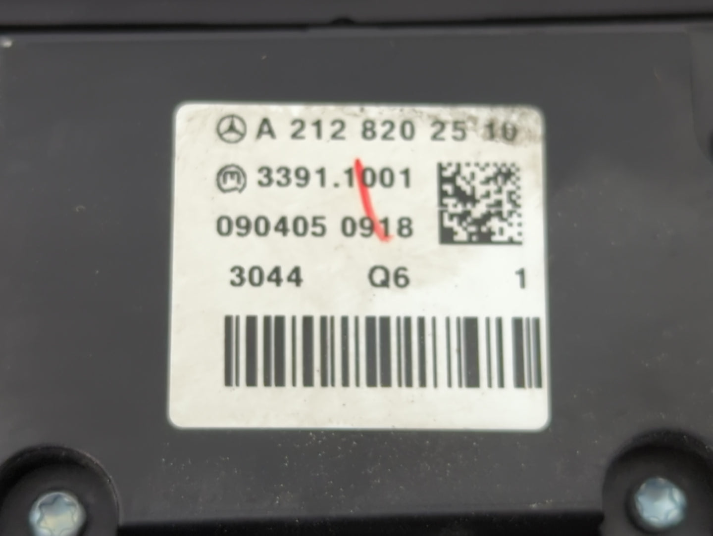 2012 Mercedes-Benz E350 Radio AM FM Cd Player Receiver Replacement P/N:A 212 820 25 10 Fits OEM Used Auto Parts - Oemusedaut