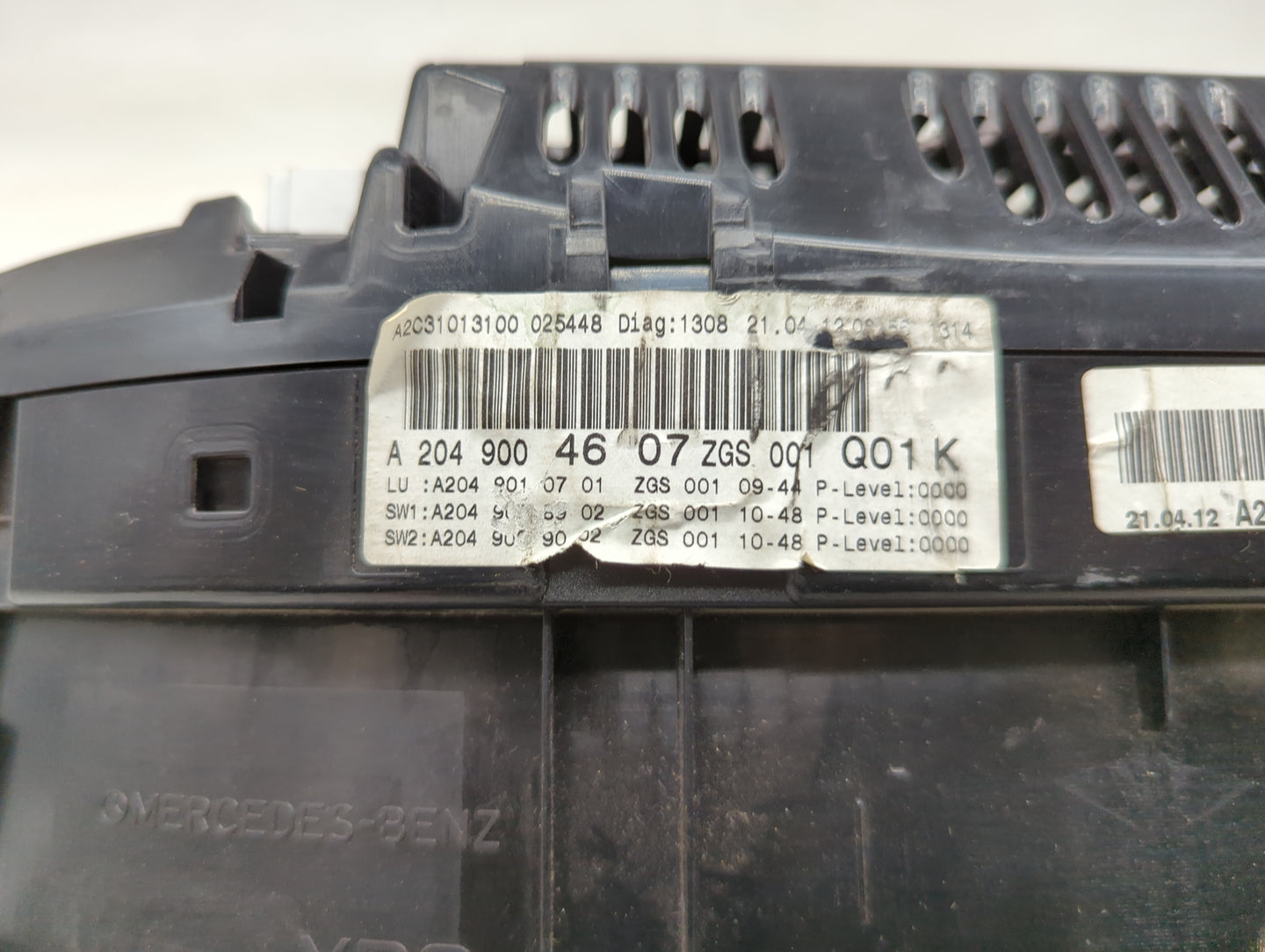 2012 Mercedes-Benz Glk350 Instrument Cluster Speedometer Gauges P/N:A2049004607 A2C31013100, A2049010701 Miles:43K Fits OEM 