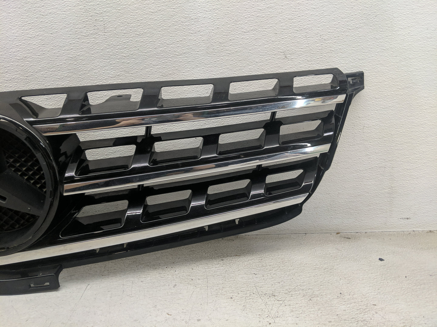 2012-2015 Mercedes-benz Ml350 Front Grille Bumper Not Included - Oemusedautoparts1.com