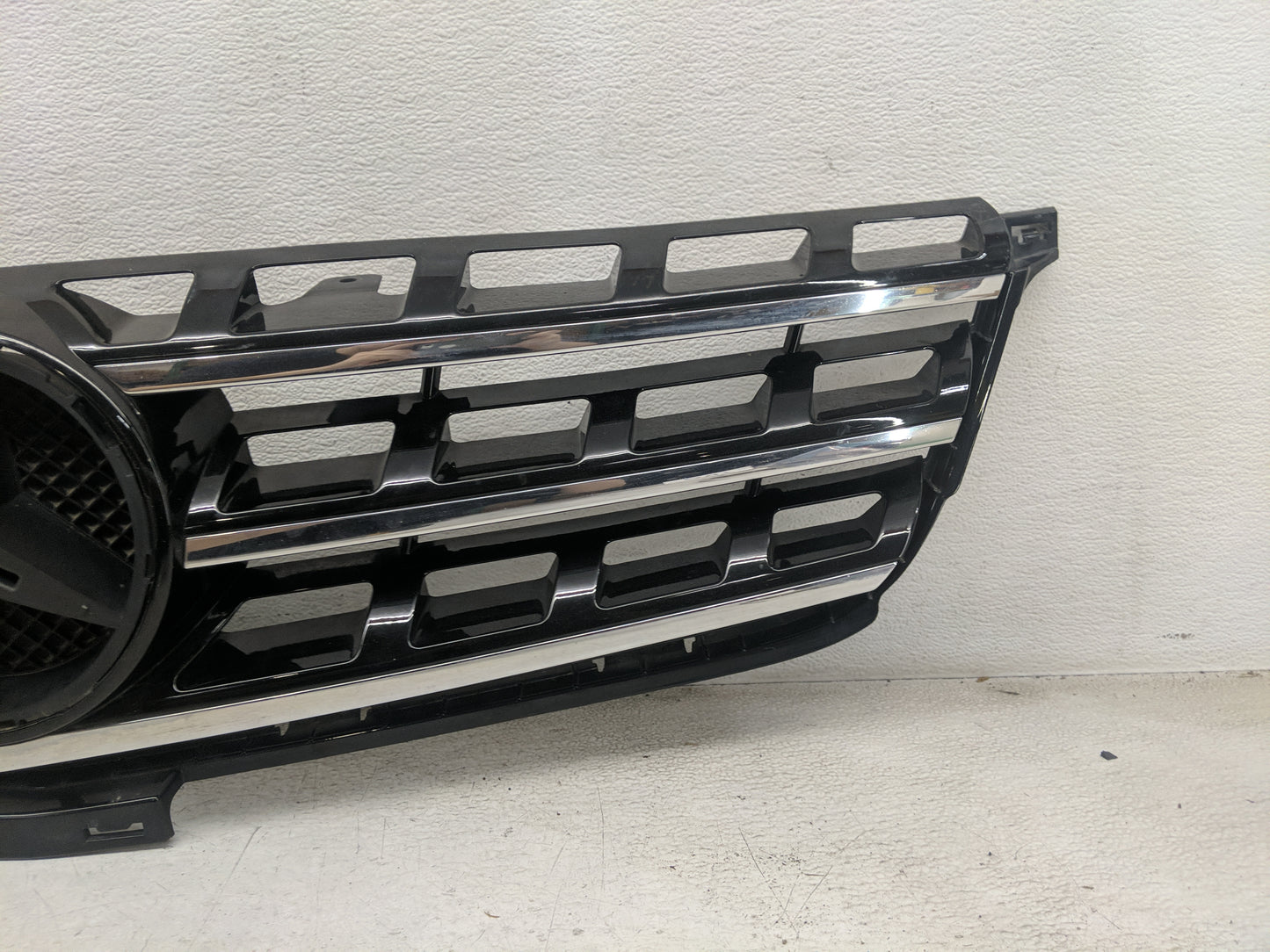 2012-2015 Mercedes-benz Ml350 Front Grille Bumper Not Included - Oemusedautoparts1.com