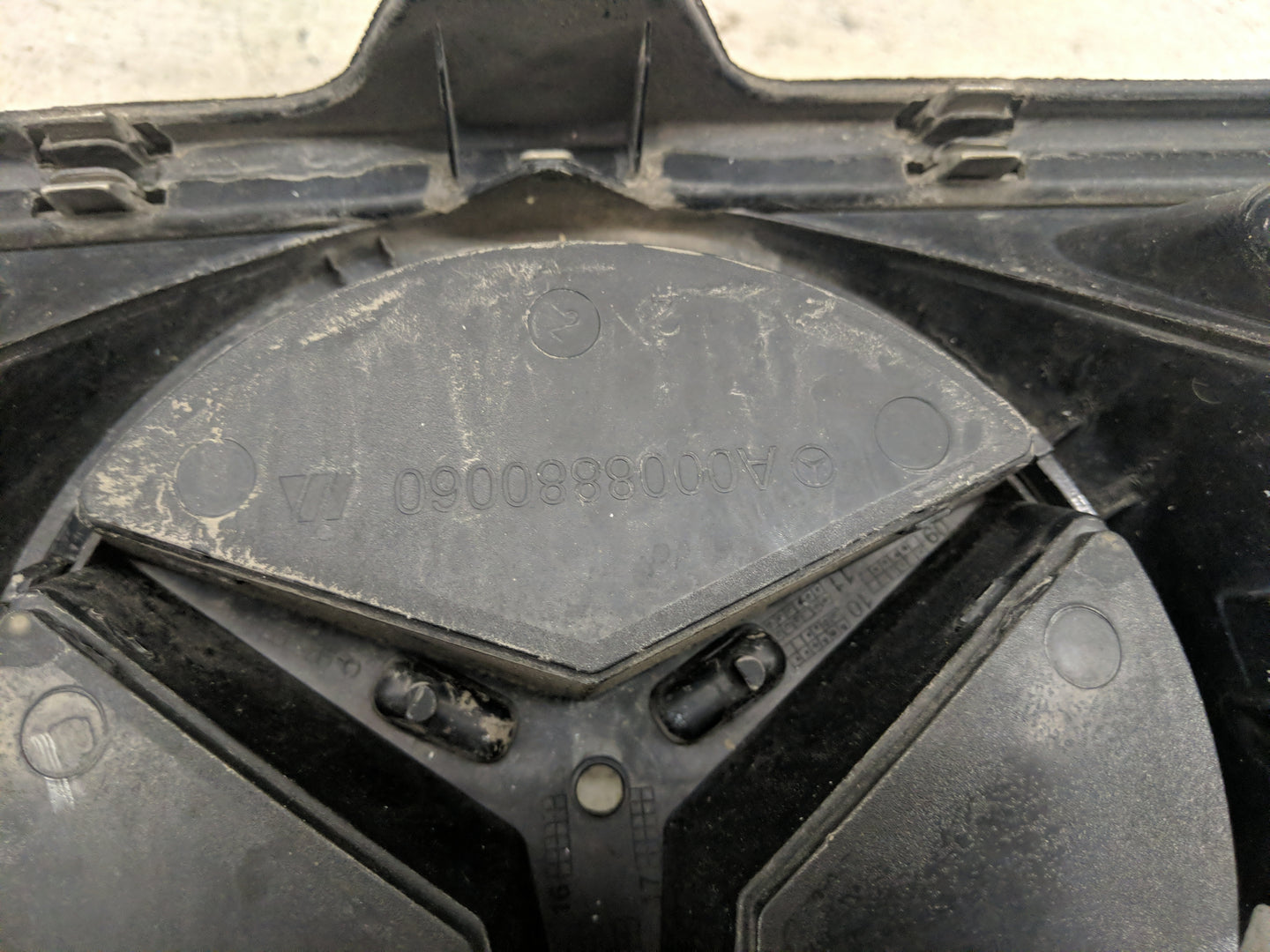 2012-2015 Mercedes-benz Ml350 Front Grille Bumper Not Included - Oemusedautoparts1.com
