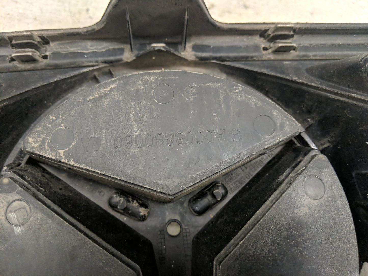 2012-2015 Mercedes-benz Ml350 Front Grille Bumper Not Included - Oemusedautoparts1.com