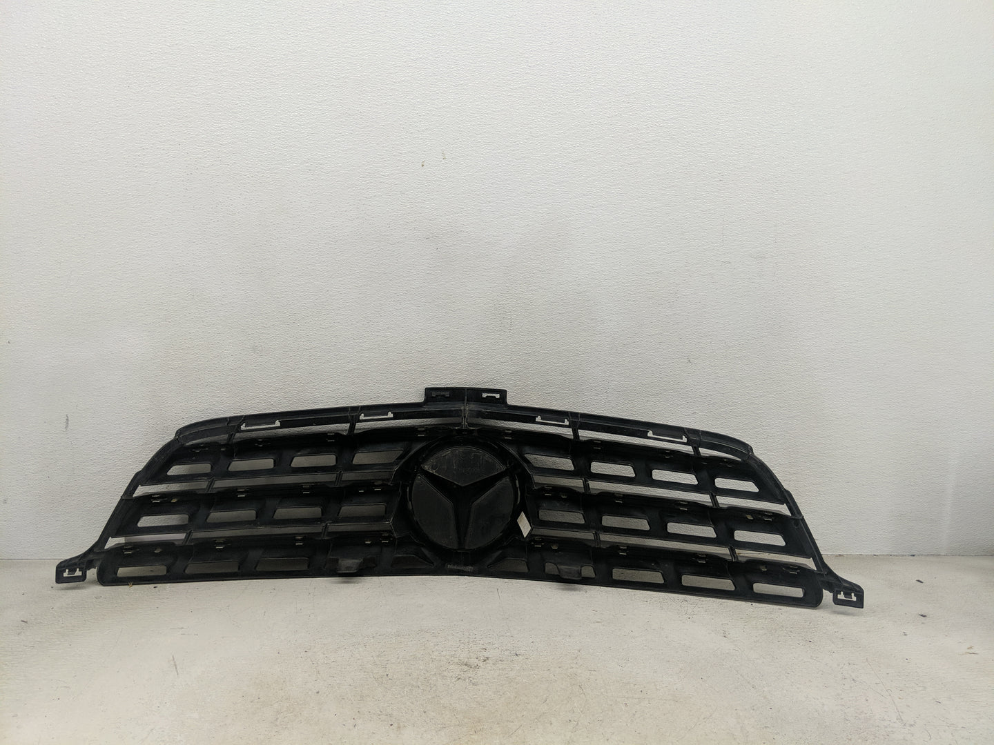 2012-2015 Mercedes-benz Ml350 Front Grille Bumper Not Included - Oemusedautoparts1.com