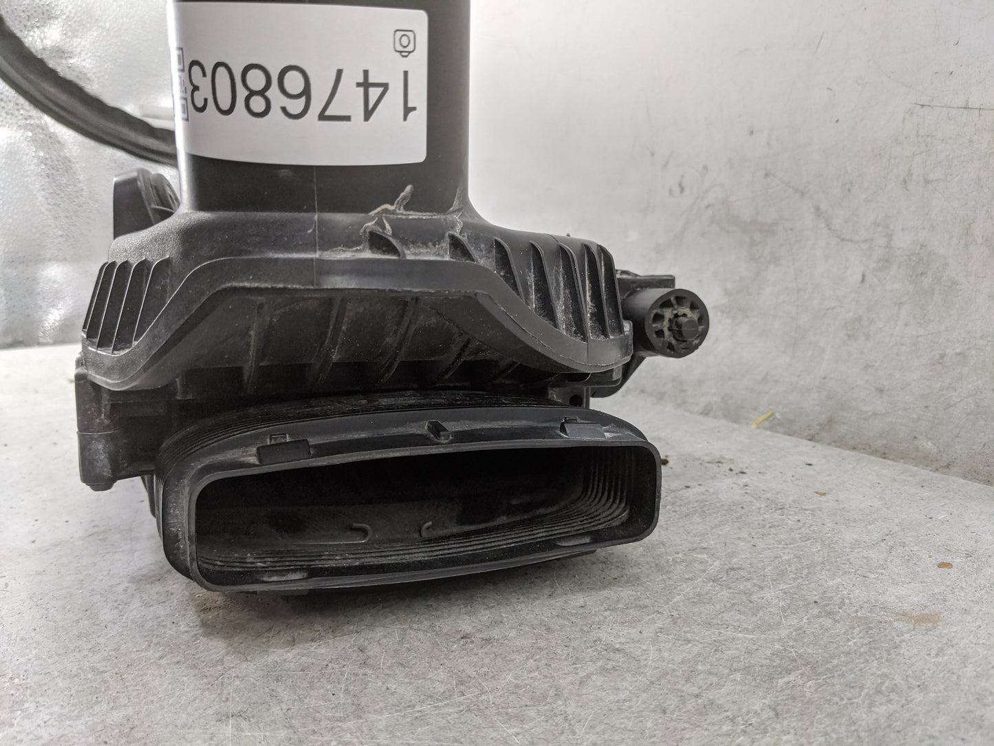 Mercedes E350 Air Cleaner Intake-duct Hose Tube - Oemusedautoparts1.com