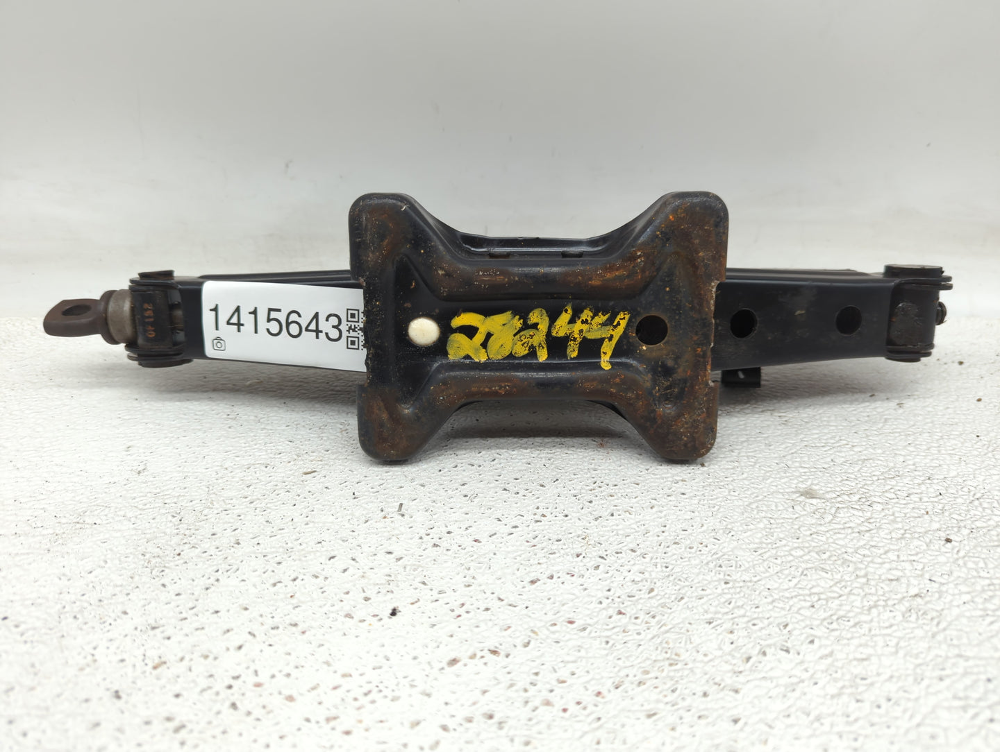 2012 Mercury Mariner Spare Scissor Car Jack - Oemusedautoparts1.com