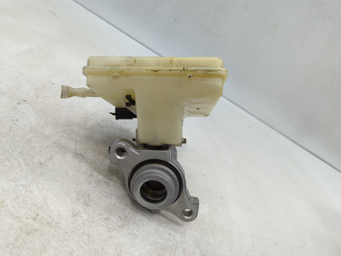 2008-2014 Mini Cooper Brake Master Cylinder 610428 - Oemusedautoparts1.com