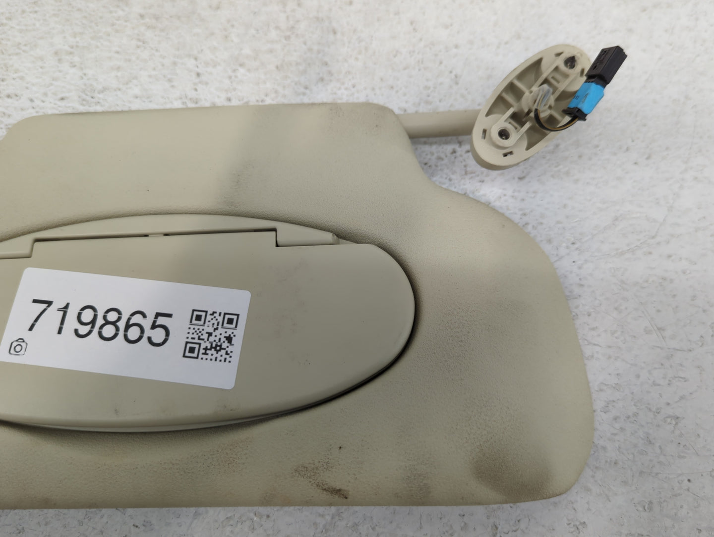 2012 Mini Cooper Sun Visor Shade Replacement Driver Left Mirror Fits OEM Used Auto Parts - Oemusedautoparts1.com