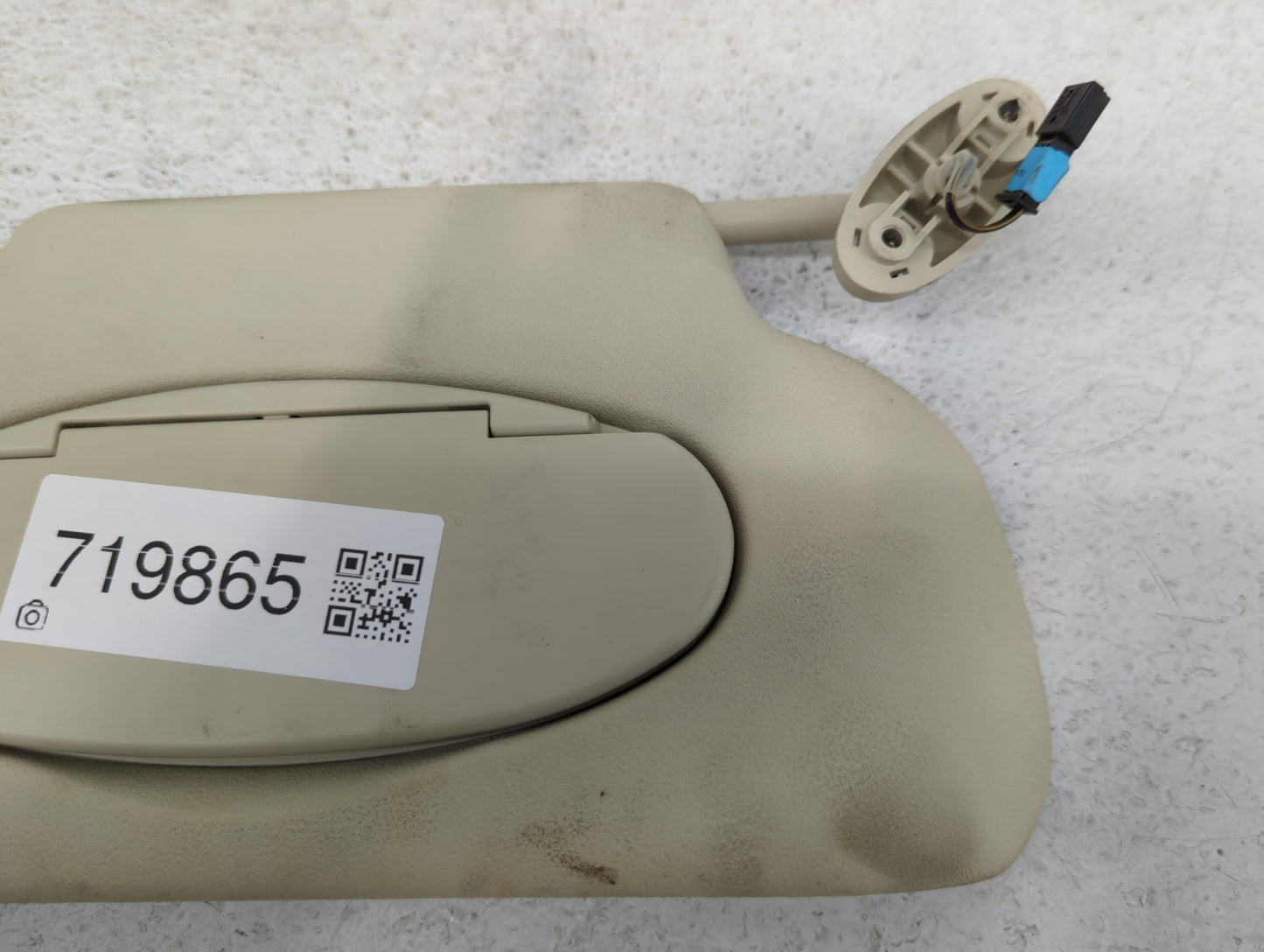 2012 Mini Cooper Sun Visor Shade Replacement Driver Left Mirror Fits OEM Used Auto Parts - Oemusedautoparts1.com