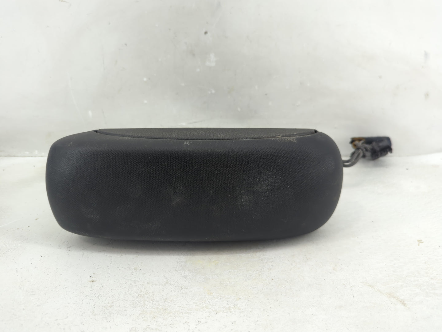2012 Mini Cooper Countryman Center Console Armrest Cover Lid P/N:184287-10 Fits OEM Used Auto Parts - Oemusedautoparts1.com